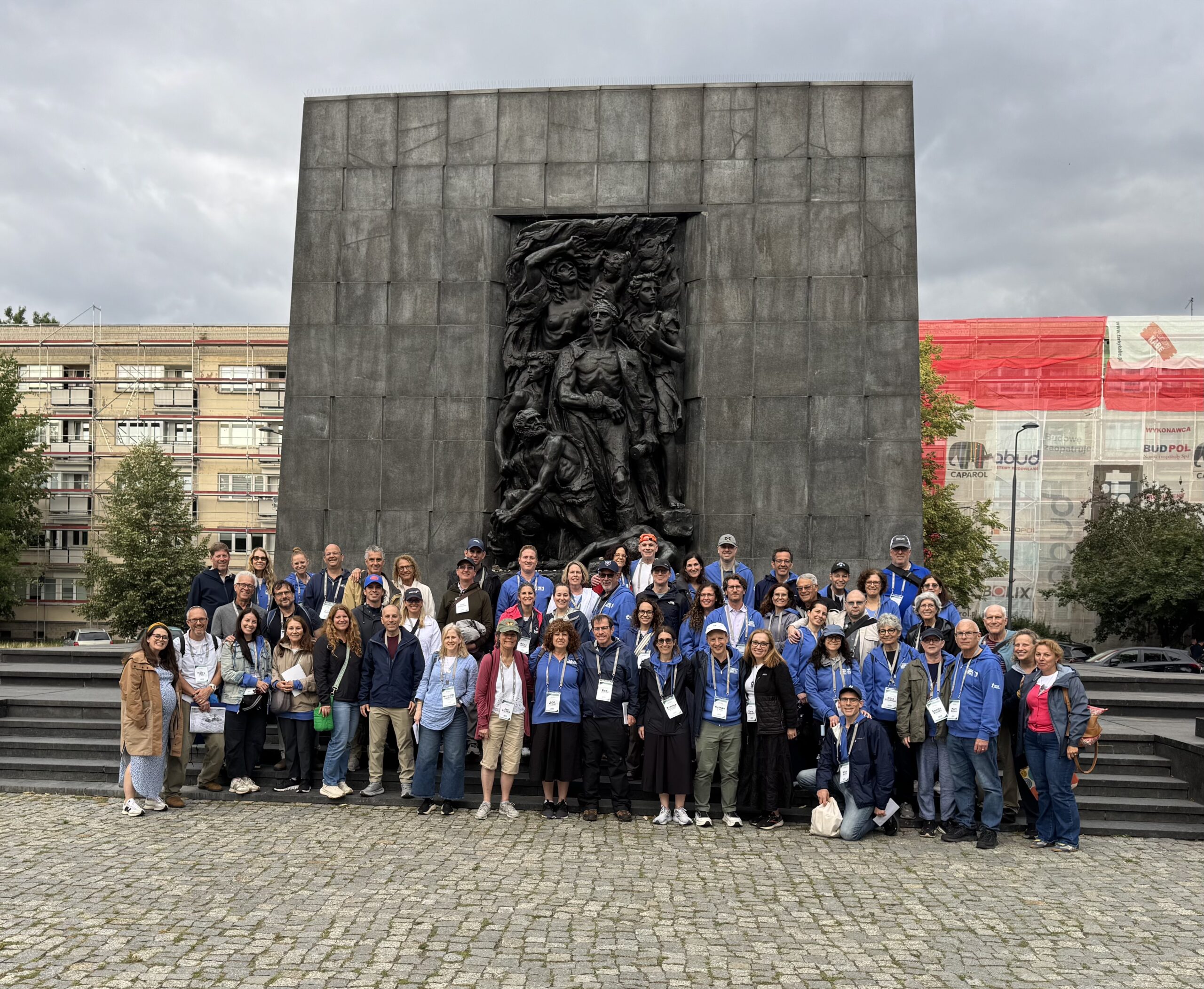Masa l'Polin Adult trip to Poland 2023. Group photo in front of the Rapaport Monument in Warsaw, Poland